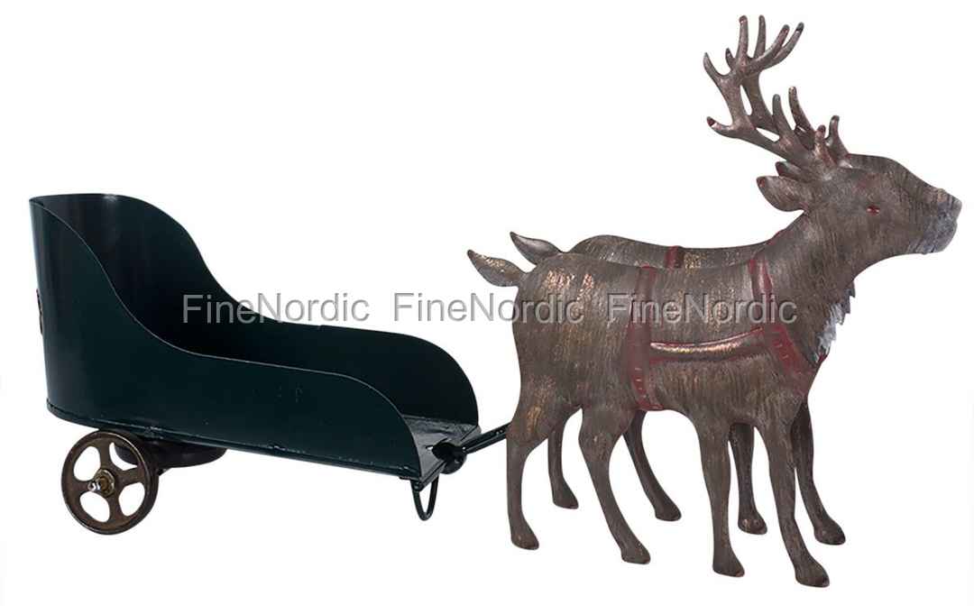 santas sleigh reindeer