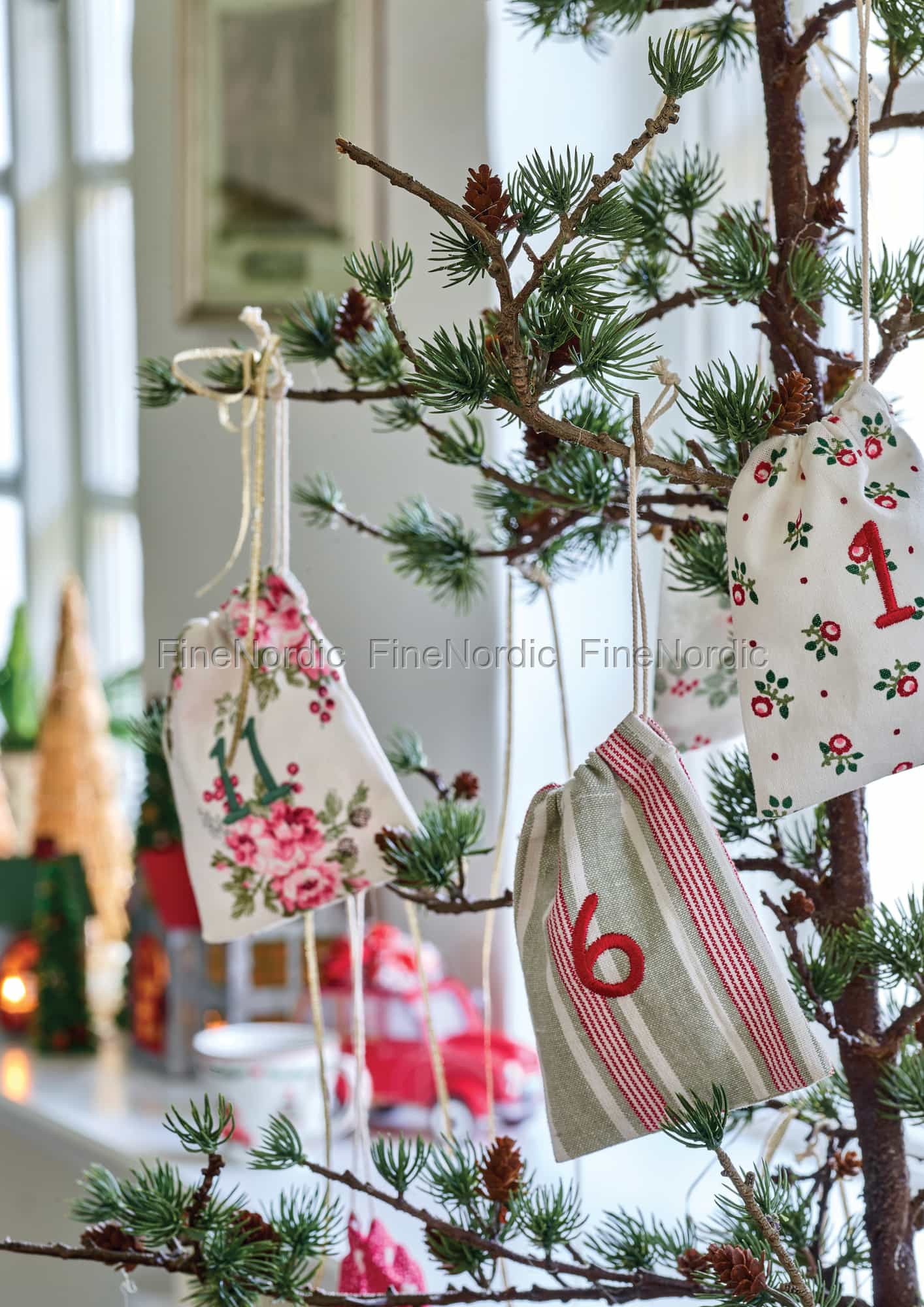 https://images.finenordic.com/image/59598-large-1627925795/greengate-christmas-calendar-charline-white-bag-set-of-25.jpg